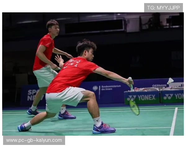 羽毛球双打一球打满120回合的激情盛宴，揭秘比赛背后的策略与乐趣