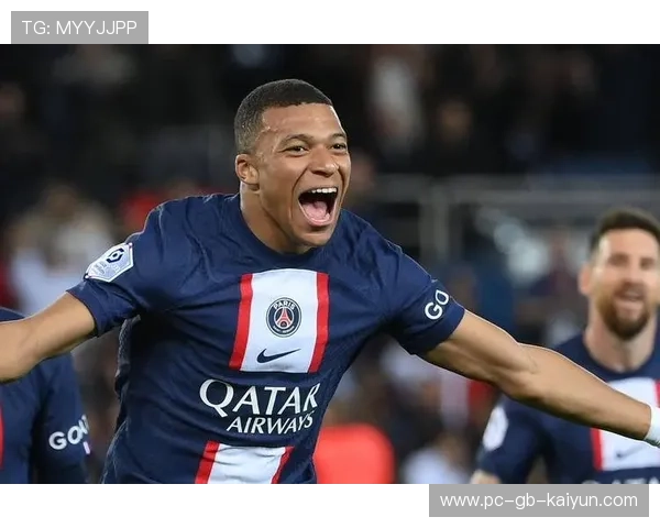 姆巴佩晒童年偶像海报，致敬老一辈巨星