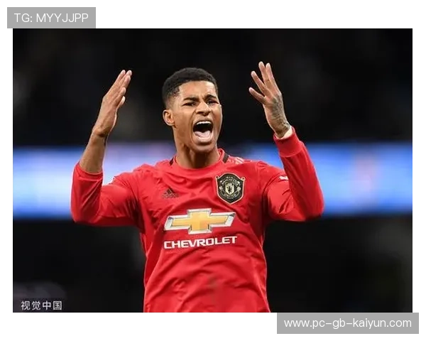 曼联反击启动极快，拉什福德小角度抽射偏出