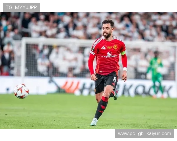 曼联布鲁诺定位球命中近角